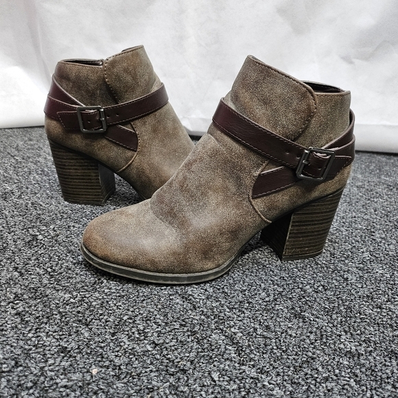 Soda Kylie Brown Side Zip Wrap Around Buckle Booties Size 9 - Picture 4 of 8